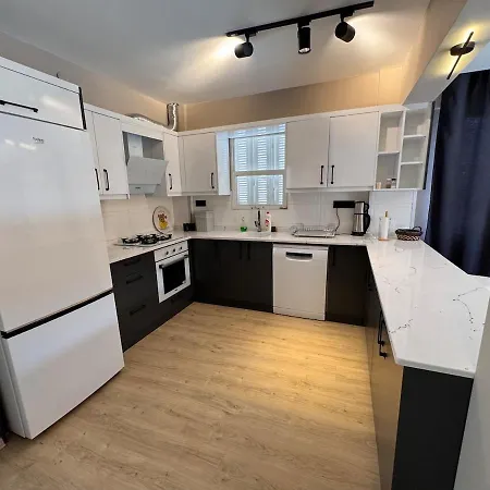 Stylish 3br Duplex With Sea View In Hébergement de vacances *