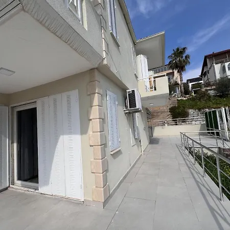 Stylish 3br Duplex With Sea View In Hébergement de vacances *