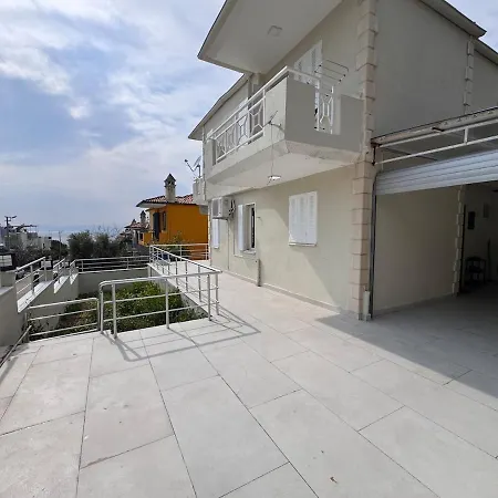 Hébergement de vacances Stylish 3br Duplex With Sea View In