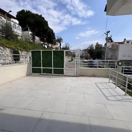 Stylish 3br Duplex With Sea View In Hébergement de vacances *